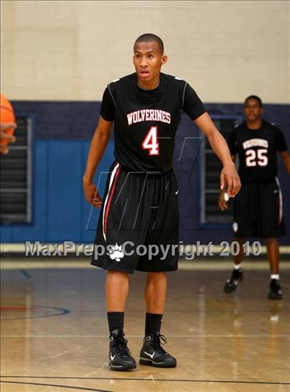 Thumbnail 1 in Harvard-Westlake @ Verbum Dei photogallery.