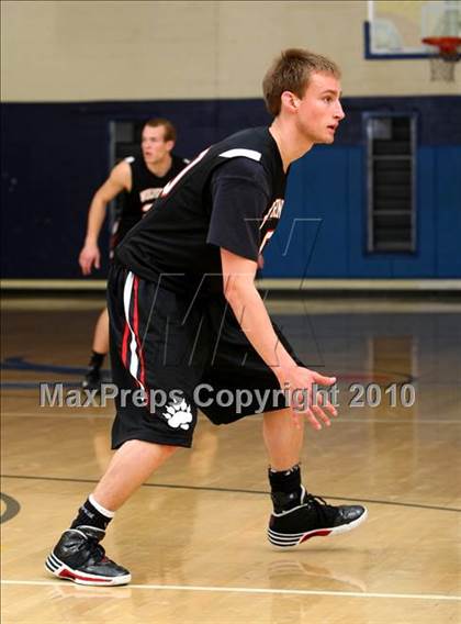 Thumbnail 2 in Harvard-Westlake @ Verbum Dei photogallery.