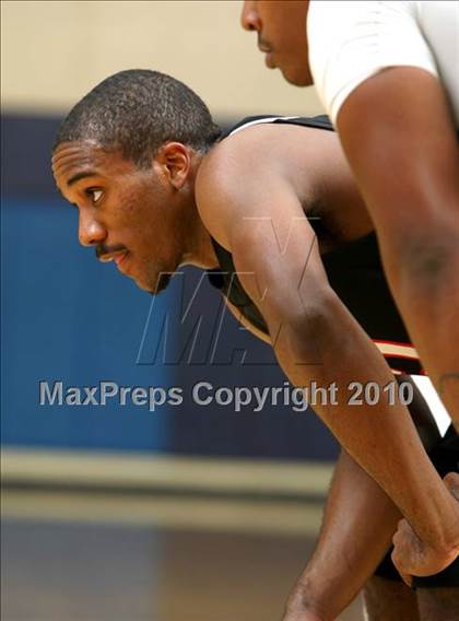 Thumbnail 1 in Harvard-Westlake @ Verbum Dei photogallery.