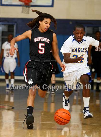 Thumbnail 2 in Harvard-Westlake @ Verbum Dei photogallery.