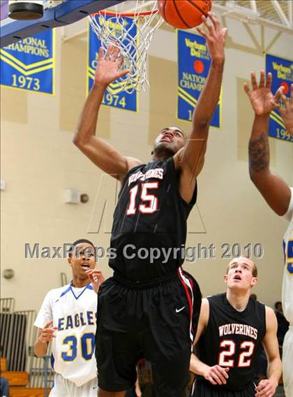 Thumbnail 2 in Harvard-Westlake @ Verbum Dei photogallery.