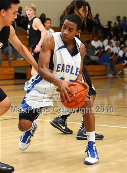 Thumbnail 1 in Harvard-Westlake @ Verbum Dei photogallery.