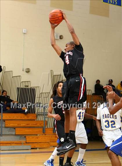 Thumbnail 3 in Harvard-Westlake @ Verbum Dei photogallery.
