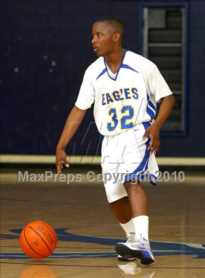 Thumbnail 3 in Harvard-Westlake @ Verbum Dei photogallery.