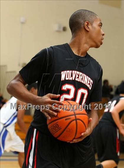 Thumbnail 2 in Harvard-Westlake @ Verbum Dei photogallery.