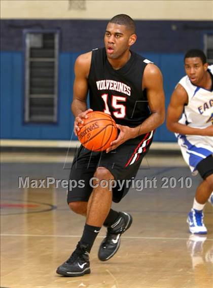 Thumbnail 1 in Harvard-Westlake @ Verbum Dei photogallery.