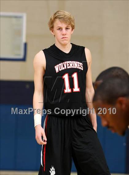 Thumbnail 2 in Harvard-Westlake @ Verbum Dei photogallery.