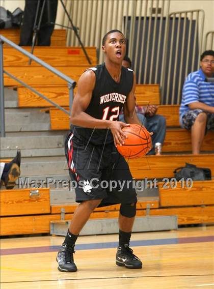 Thumbnail 3 in Harvard-Westlake @ Verbum Dei photogallery.