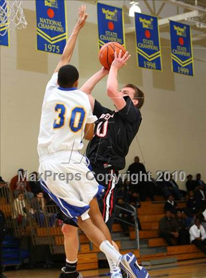 Thumbnail 1 in Harvard-Westlake @ Verbum Dei photogallery.