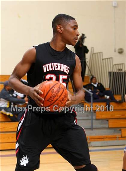 Thumbnail 2 in Harvard-Westlake @ Verbum Dei photogallery.