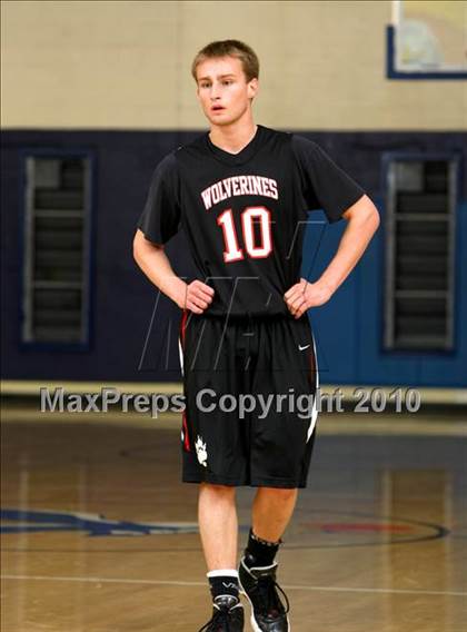 Thumbnail 3 in Harvard-Westlake @ Verbum Dei photogallery.