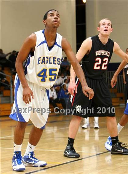 Thumbnail 3 in Harvard-Westlake @ Verbum Dei photogallery.