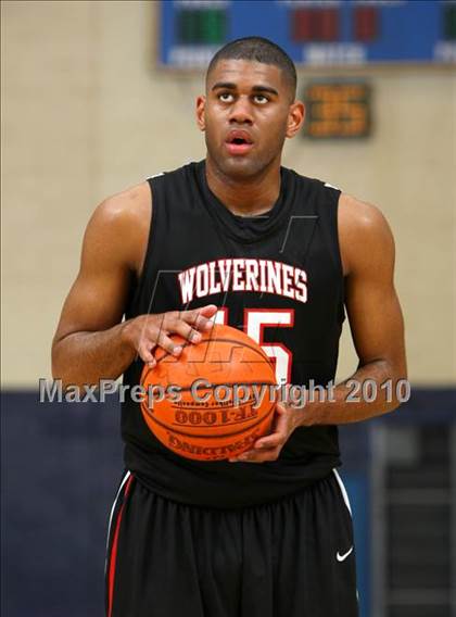 Thumbnail 3 in Harvard-Westlake @ Verbum Dei photogallery.