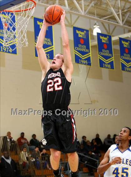 Thumbnail 1 in Harvard-Westlake @ Verbum Dei photogallery.