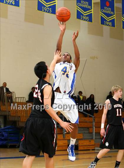 Thumbnail 2 in Harvard-Westlake @ Verbum Dei photogallery.
