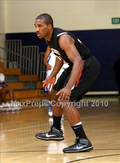 Thumbnail 2 in Harvard-Westlake @ Verbum Dei photogallery.