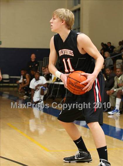 Thumbnail 2 in Harvard-Westlake @ Verbum Dei photogallery.