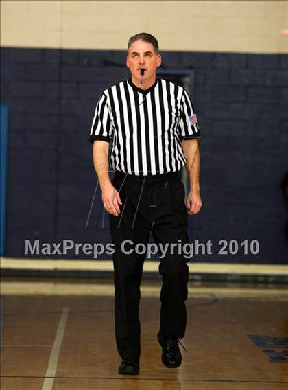 Thumbnail 3 in Harvard-Westlake @ Verbum Dei photogallery.