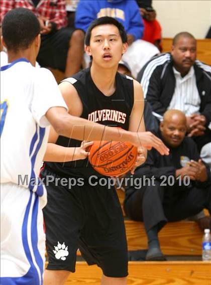 Thumbnail 1 in Harvard-Westlake @ Verbum Dei photogallery.