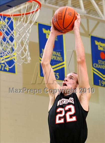 Thumbnail 3 in Harvard-Westlake @ Verbum Dei photogallery.