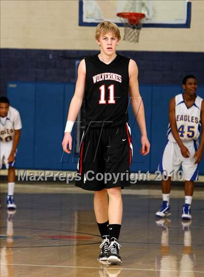 Thumbnail 3 in Harvard-Westlake @ Verbum Dei photogallery.