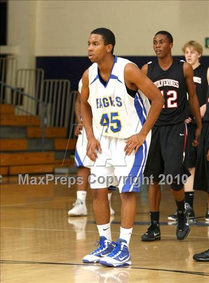 Thumbnail 2 in Harvard-Westlake @ Verbum Dei photogallery.