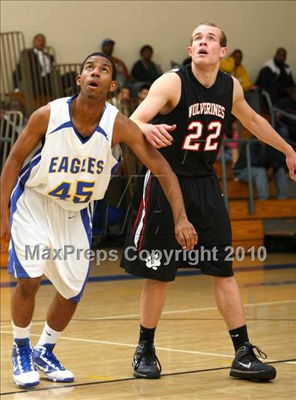 Thumbnail 1 in Harvard-Westlake @ Verbum Dei photogallery.