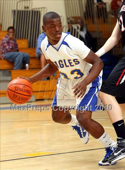 Thumbnail 2 in Harvard-Westlake @ Verbum Dei photogallery.