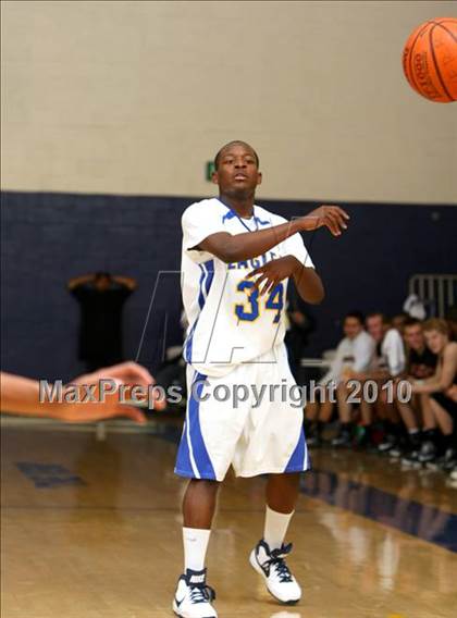 Thumbnail 3 in Harvard-Westlake @ Verbum Dei photogallery.