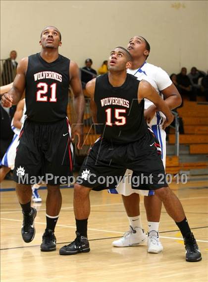Thumbnail 2 in Harvard-Westlake @ Verbum Dei photogallery.