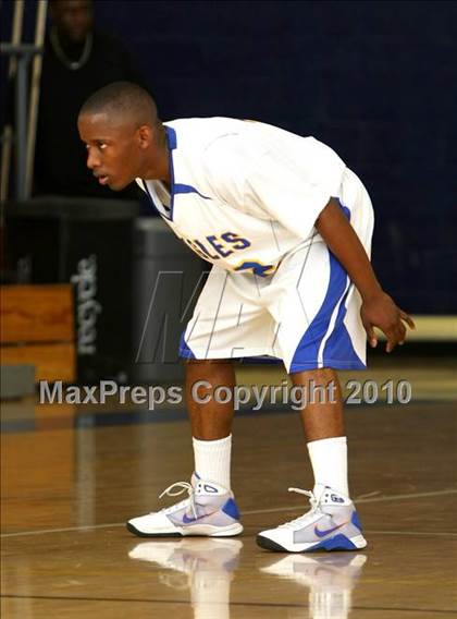 Thumbnail 1 in Harvard-Westlake @ Verbum Dei photogallery.