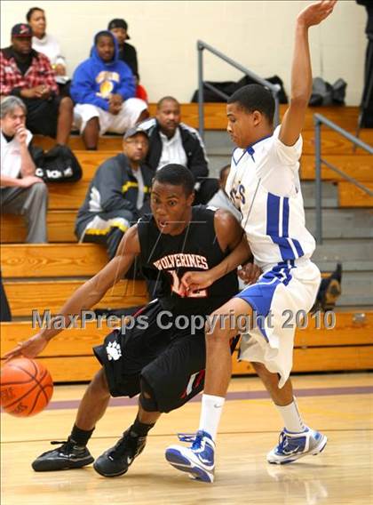 Thumbnail 2 in Harvard-Westlake @ Verbum Dei photogallery.