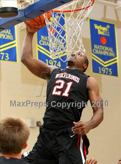 Thumbnail 2 in Harvard-Westlake @ Verbum Dei photogallery.