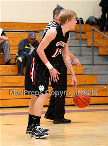 Thumbnail 1 in Harvard-Westlake @ Verbum Dei photogallery.