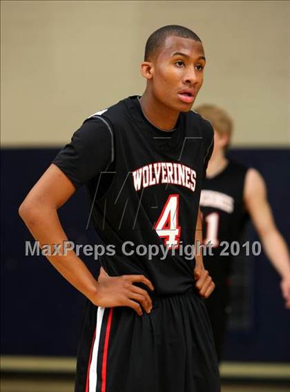 Thumbnail 2 in Harvard-Westlake @ Verbum Dei photogallery.