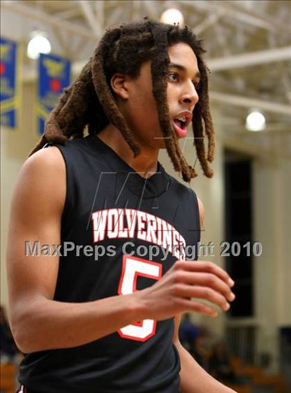 Thumbnail 1 in Harvard-Westlake @ Verbum Dei photogallery.