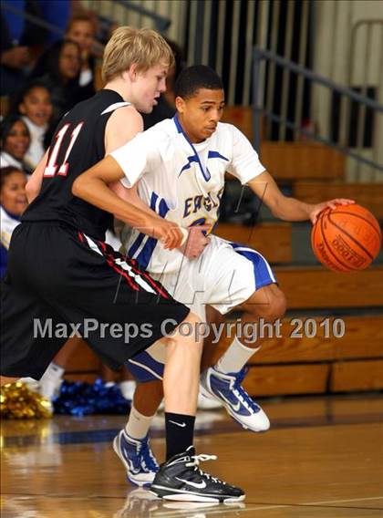 Thumbnail 2 in Harvard-Westlake @ Verbum Dei photogallery.