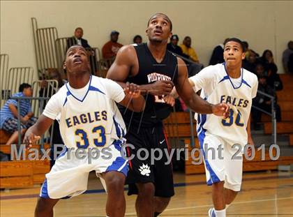 Thumbnail 3 in Harvard-Westlake @ Verbum Dei photogallery.