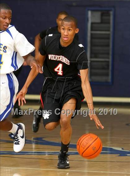 Thumbnail 2 in Harvard-Westlake @ Verbum Dei photogallery.