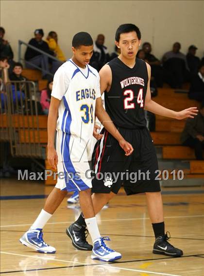 Thumbnail 3 in Harvard-Westlake @ Verbum Dei photogallery.