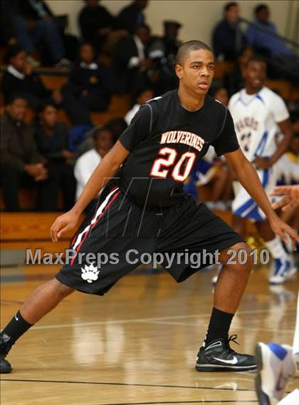 Thumbnail 1 in Harvard-Westlake @ Verbum Dei photogallery.
