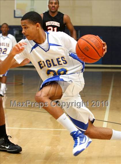 Thumbnail 2 in Harvard-Westlake @ Verbum Dei photogallery.