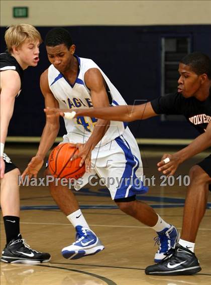 Thumbnail 1 in Harvard-Westlake @ Verbum Dei photogallery.