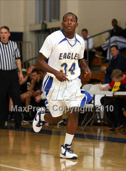 Thumbnail 3 in Harvard-Westlake @ Verbum Dei photogallery.