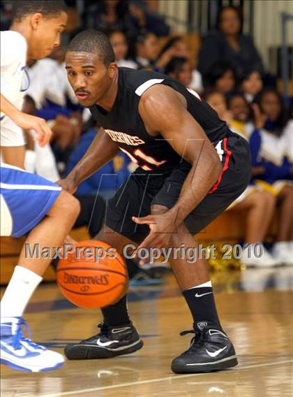 Thumbnail 3 in Harvard-Westlake @ Verbum Dei photogallery.