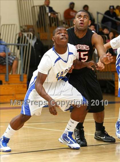 Thumbnail 2 in Harvard-Westlake @ Verbum Dei photogallery.