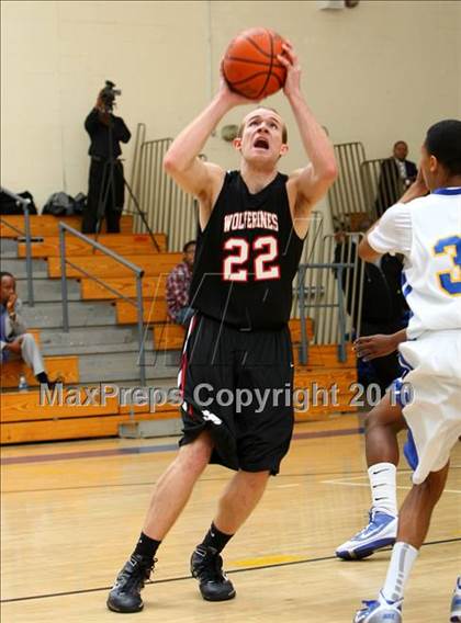 Thumbnail 1 in Harvard-Westlake @ Verbum Dei photogallery.