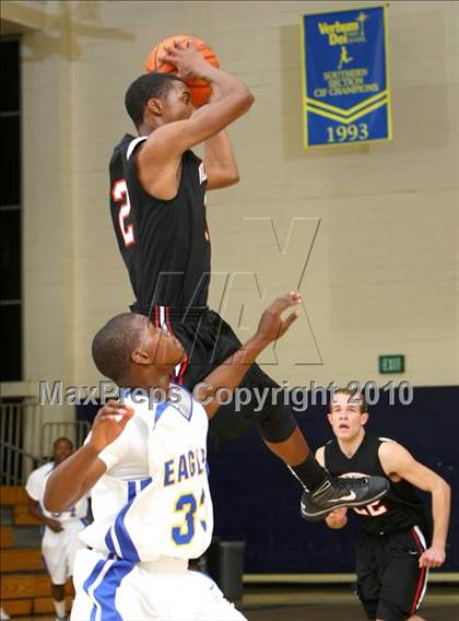 Thumbnail 3 in Harvard-Westlake @ Verbum Dei photogallery.