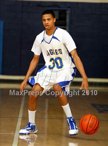 Thumbnail 2 in Harvard-Westlake @ Verbum Dei photogallery.