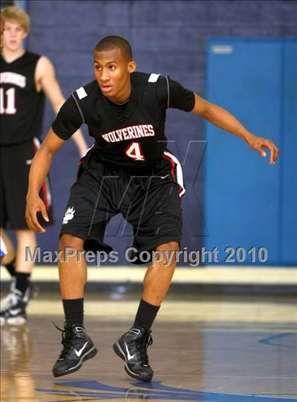 Thumbnail 1 in Harvard-Westlake @ Verbum Dei photogallery.